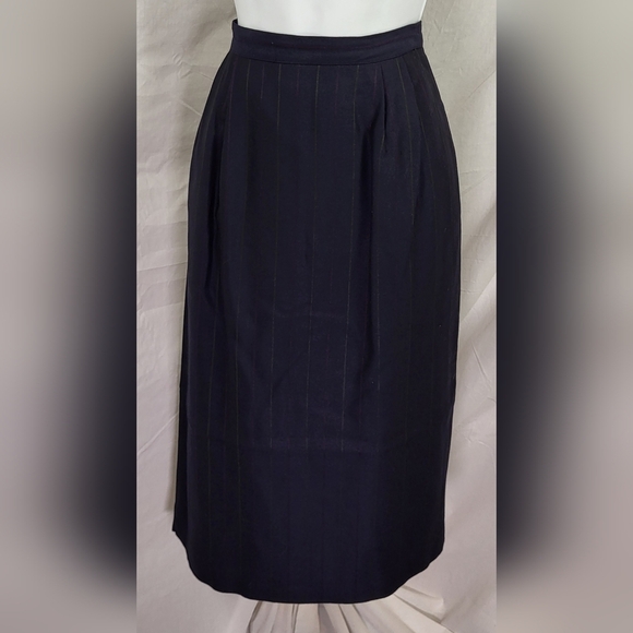 LE SUIT Navy Blue Pinstripe 2 Piece Skirt Suit - Size 6 - Picture 5 of 8